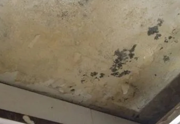 丽江阳台漏水维修公司分享下丽江卫生间渗水维修需要注意哪些问题。